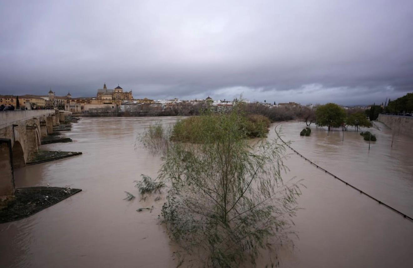 西班牙南部遭风暴侵袭 超1.1万人被迫撤离家园