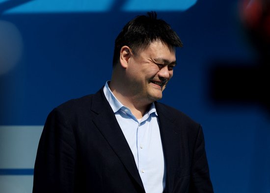 姚明抵达米兰，将会参加开幕式、传递冬奥火炬